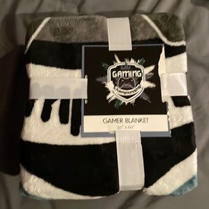 Soft gamer blanket